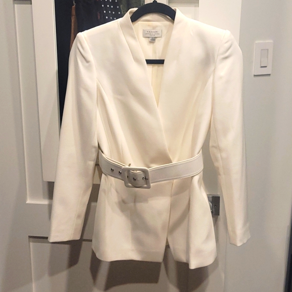 Tahari cream blazer